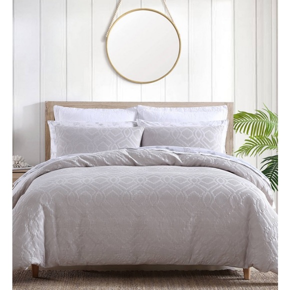 Tommy Bahama Other - Tommy Bahama Textured Waffle Full/
Queen Duvet Cover 3 Piece Set. Grey